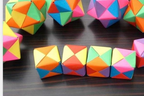 15/07 : Atelier origami : les boules décoratives